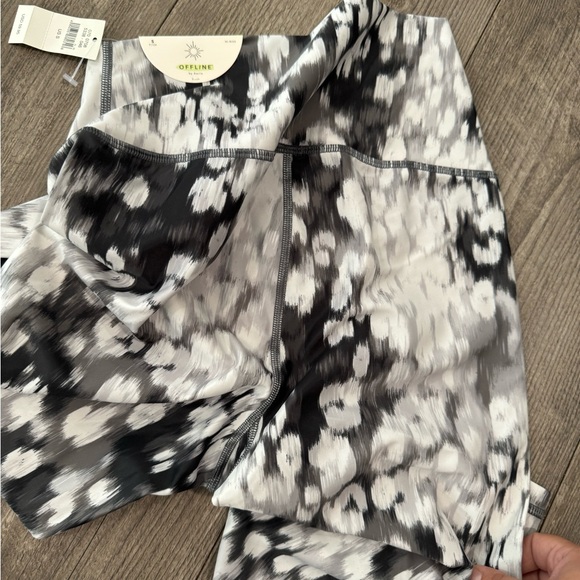 AERIE shine high waisted crossover leggings 🤍 - Picture 10 of 10